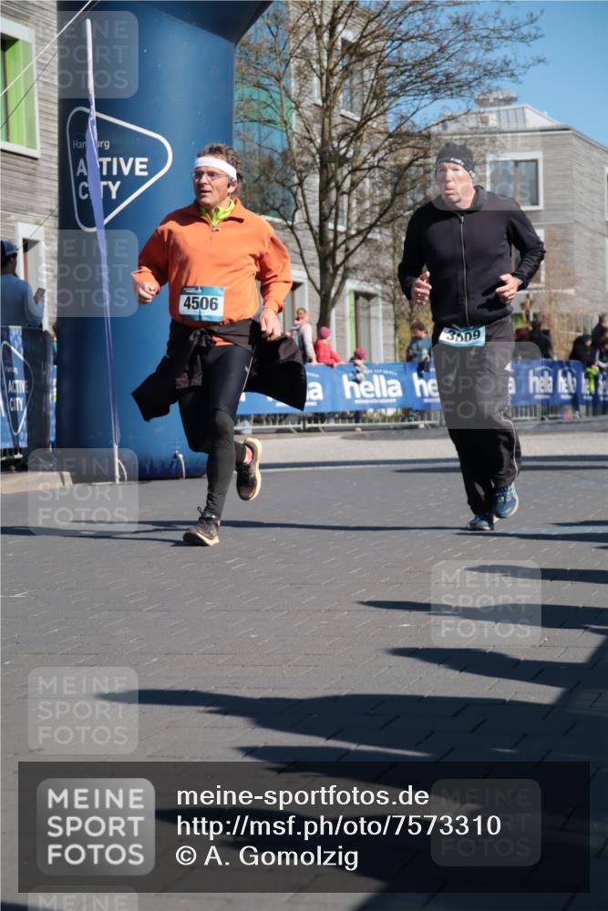 06.04.2025 - 44. Internationalen Wilhelmsburger Insellauf A. Gomolzig http://msf.ph/oto/7573310 06.04.2025 10:42:46 Ziel 3009, 3563, 4185, 4487, 4506 meine-sportfotos.de
