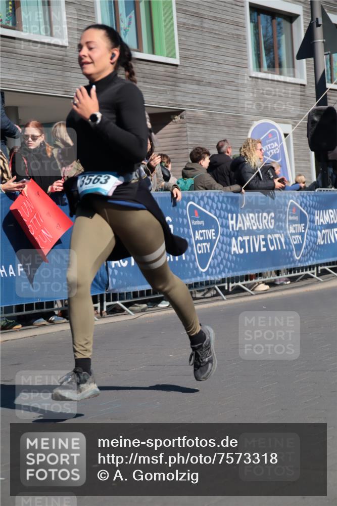 06.04.2025 - 44. Internationalen Wilhelmsburger Insellauf A. Gomolzig http://msf.ph/oto/7573318 06.04.2025 10:42:44 Ziel 3009, 3563, 4506 meine-sportfotos.de