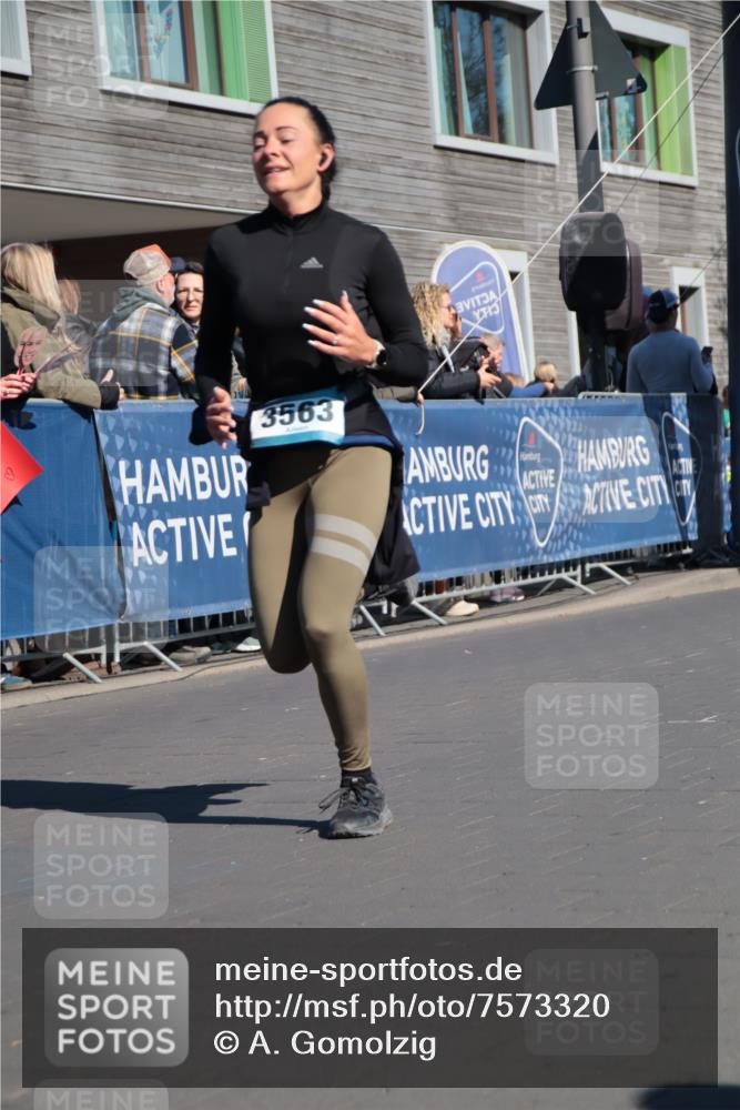 06.04.2025 - 44. Internationalen Wilhelmsburger Insellauf A. Gomolzig http://msf.ph/oto/7573320 06.04.2025 10:42:44 Ziel 3009, 3563, 4506 meine-sportfotos.de