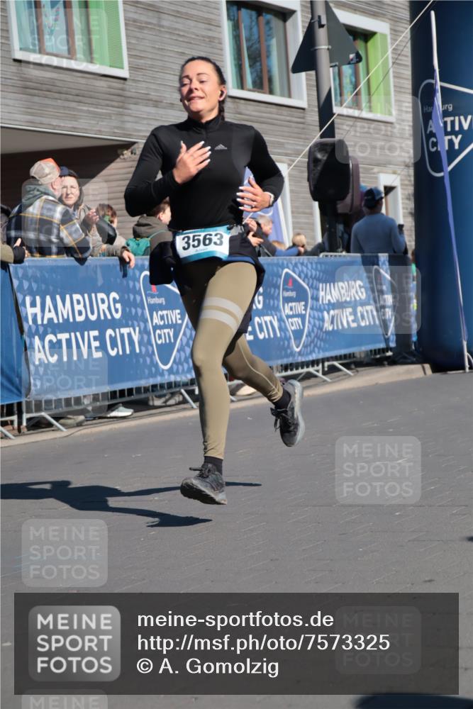 06.04.2025 - 44. Internationalen Wilhelmsburger Insellauf A. Gomolzig http://msf.ph/oto/7573325 06.04.2025 10:42:44 Ziel 3009, 3563, 4506 meine-sportfotos.de