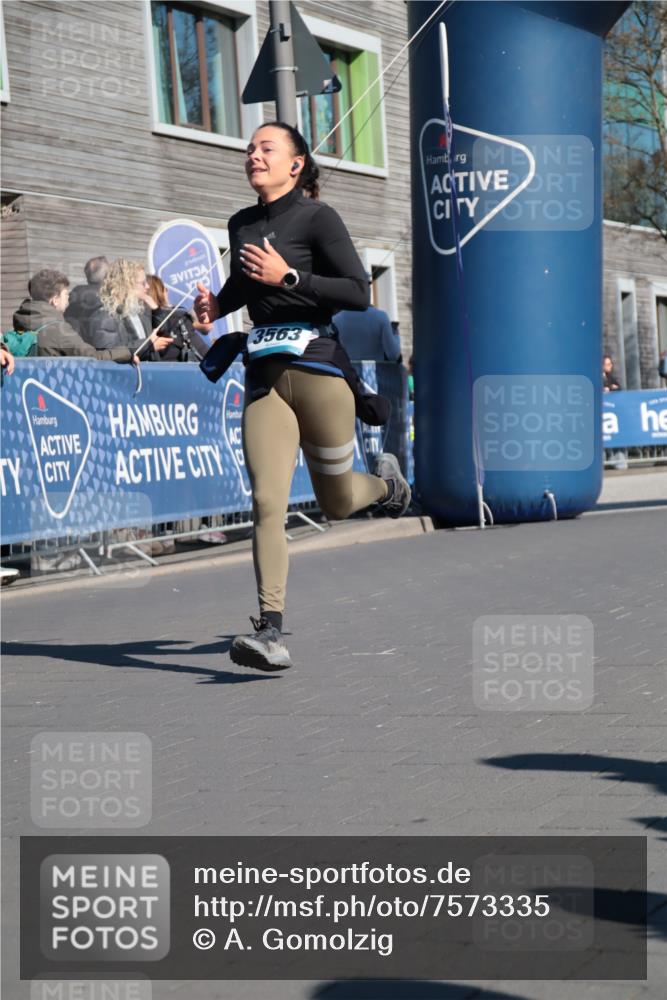 06.04.2025 - 44. Internationalen Wilhelmsburger Insellauf A. Gomolzig http://msf.ph/oto/7573335 06.04.2025 10:42:44 Ziel 3009, 3563, 4506 meine-sportfotos.de