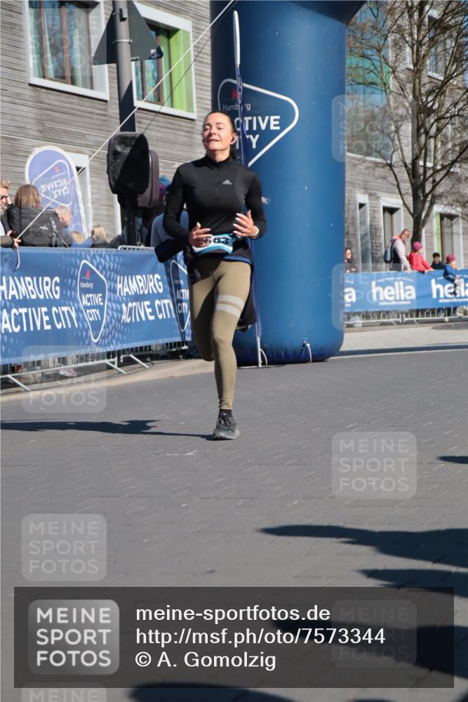 06.04.2025 - 44. Internationalen Wilhelmsburger Insellauf A. Gomolzig http://msf.ph/oto/7573344 06.04.2025 10:42:43 Ziel 3009, 3563, 4506 meine-sportfotos.de