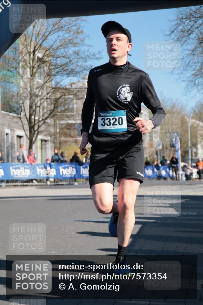 06.04.2025 - 44. Internationalen Wilhelmsburger Insellauf A. Gomolzig http://msf.ph/oto/7573354 06.04.2025 10:42:35 Ziel 3320, 3903, 4297, 4458 meine-sportfotos.de