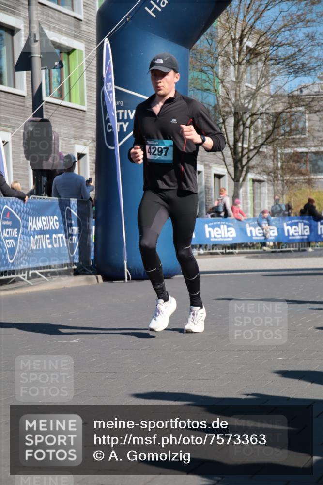 06.04.2025 - 44. Internationalen Wilhelmsburger Insellauf A. Gomolzig http://msf.ph/oto/7573363 06.04.2025 10:42:34 Ziel 3320, 3903, 4297, 4458 meine-sportfotos.de