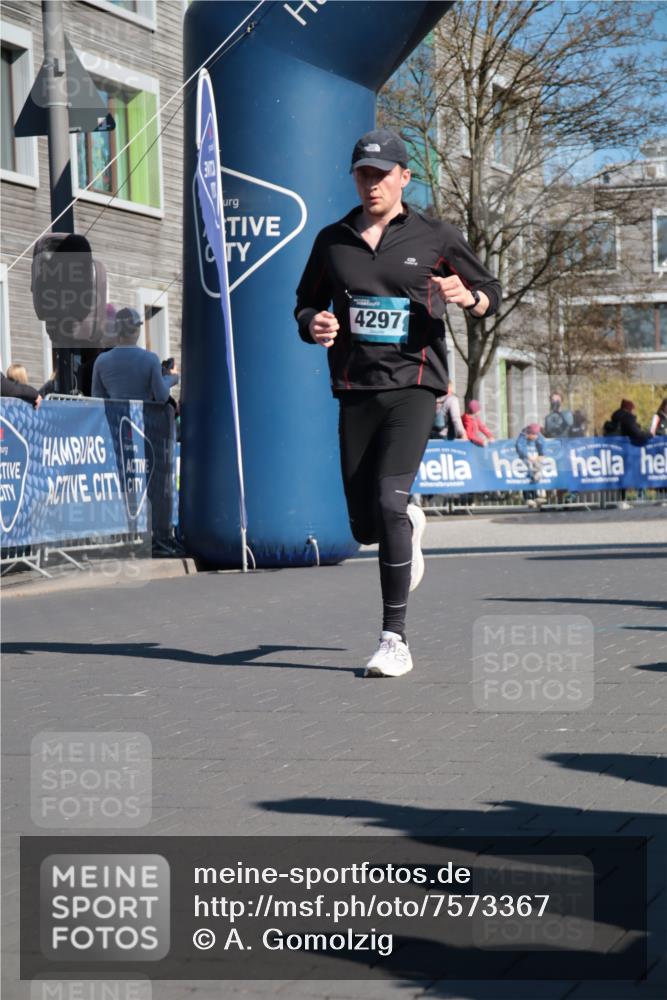 06.04.2025 - 44. Internationalen Wilhelmsburger Insellauf A. Gomolzig http://msf.ph/oto/7573367 06.04.2025 10:42:33 Ziel 3320, 3903, 4240, 4297, 4458 meine-sportfotos.de