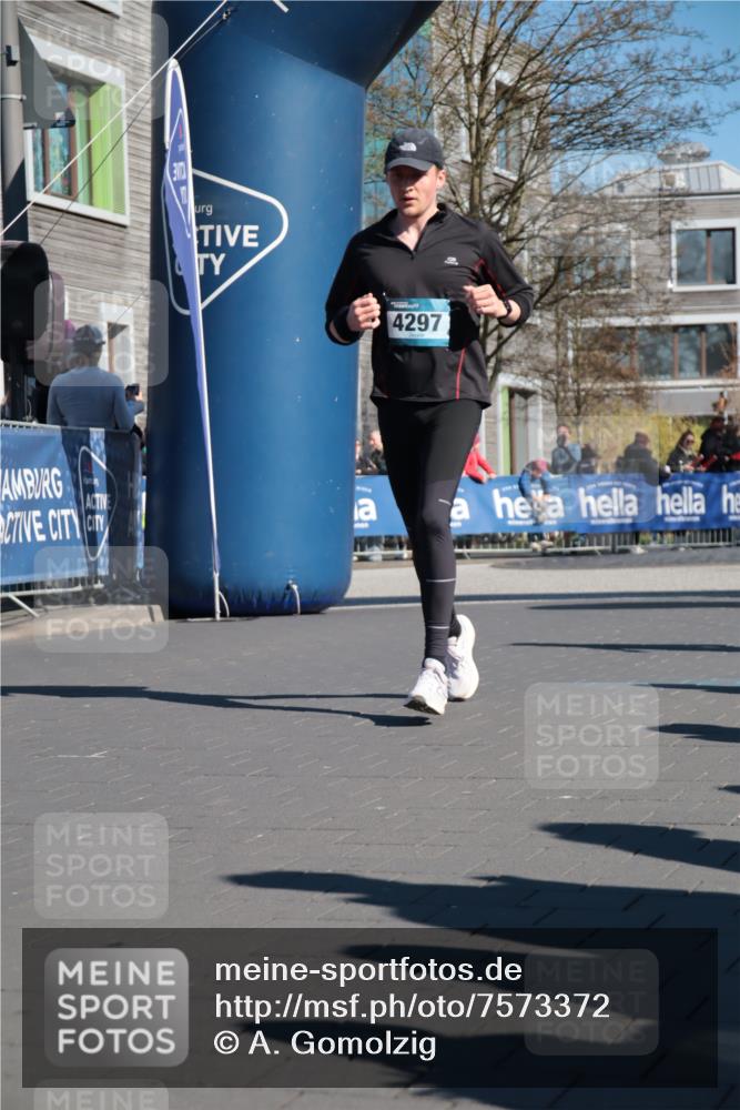 06.04.2025 - 44. Internationalen Wilhelmsburger Insellauf A. Gomolzig http://msf.ph/oto/7573372 06.04.2025 10:42:33 Ziel 3320, 3903, 4240, 4297, 4458 meine-sportfotos.de