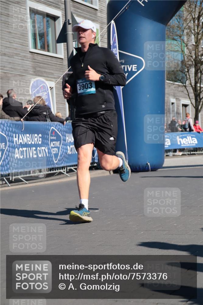 06.04.2025 - 44. Internationalen Wilhelmsburger Insellauf A. Gomolzig http://msf.ph/oto/7573376 06.04.2025 10:42:32 Ziel 3320, 3503, 3903, 4240, 4297, 4458 meine-sportfotos.de