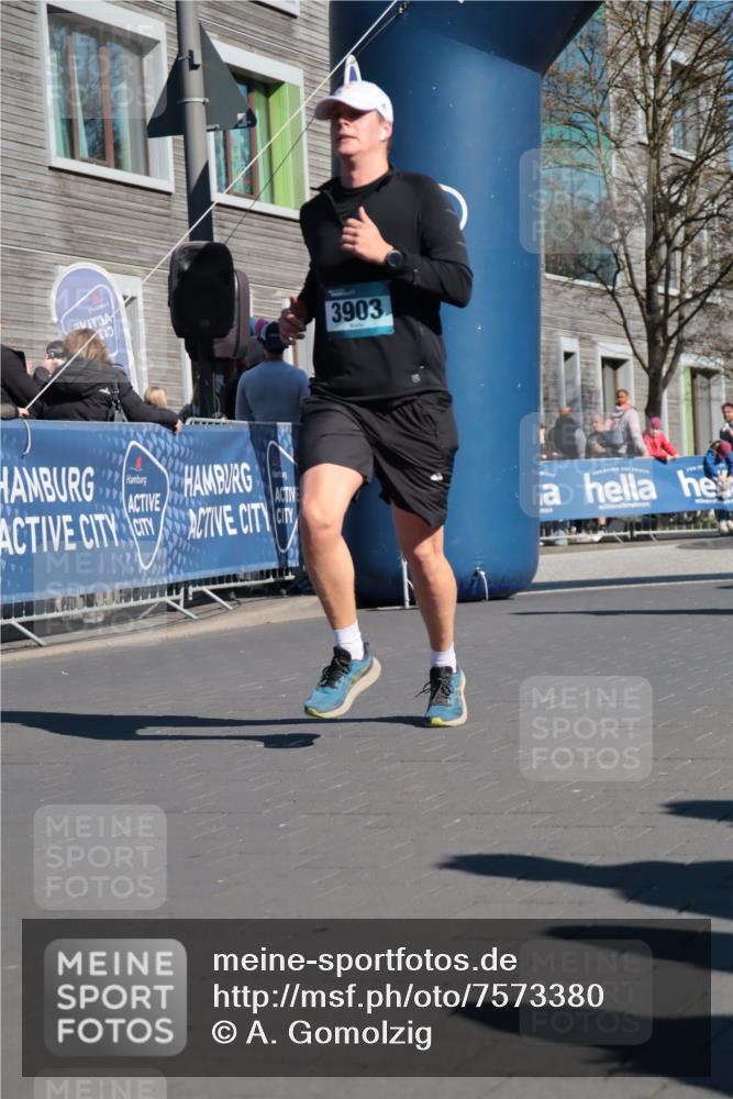 06.04.2025 - 44. Internationalen Wilhelmsburger Insellauf A. Gomolzig http://msf.ph/oto/7573380 06.04.2025 10:42:32 Ziel 3320, 3503, 3903, 4240, 4297, 4458 meine-sportfotos.de