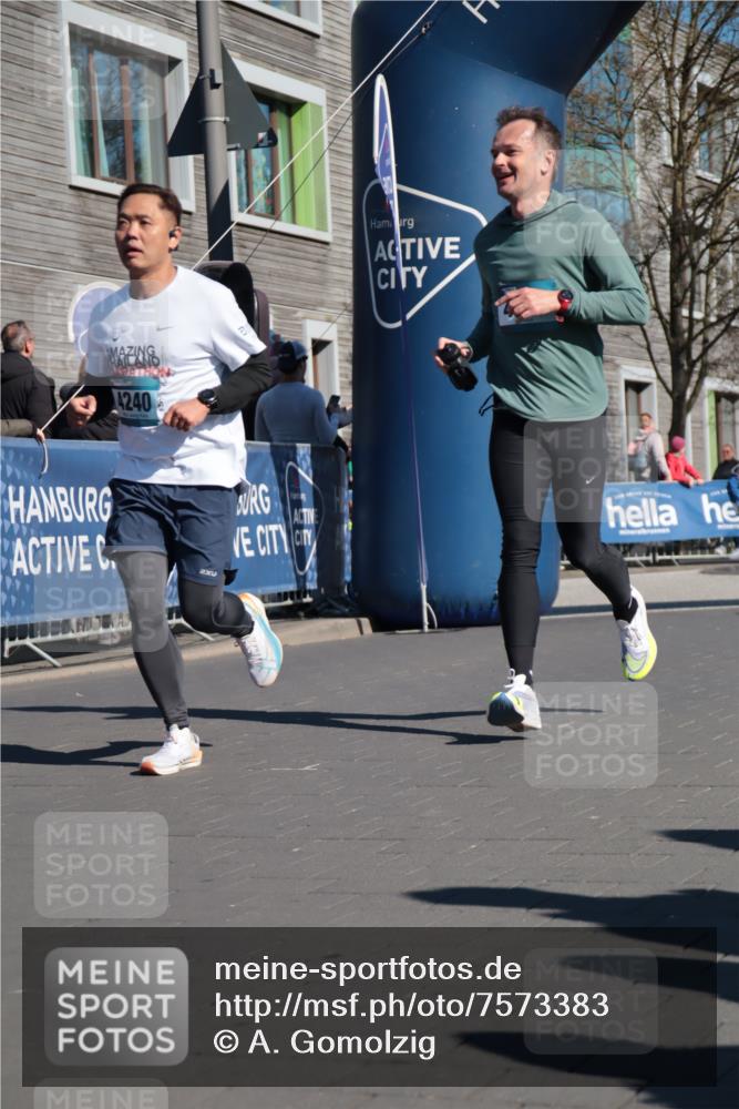 06.04.2025 - 44. Internationalen Wilhelmsburger Insellauf A. Gomolzig http://msf.ph/oto/7573383 06.04.2025 10:42:29 Ziel 3320, 3503, 3903, 4240, 4297, 4458 meine-sportfotos.de