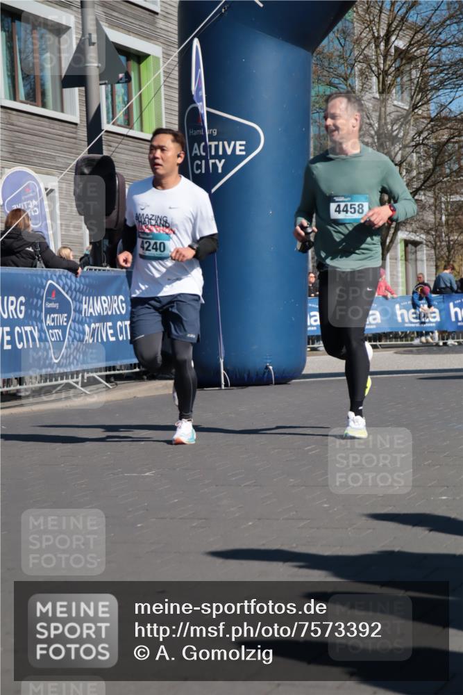 06.04.2025 - 44. Internationalen Wilhelmsburger Insellauf A. Gomolzig http://msf.ph/oto/7573392 06.04.2025 10:42:29 Ziel 3320, 3503, 3903, 4240, 4297, 4458 meine-sportfotos.de