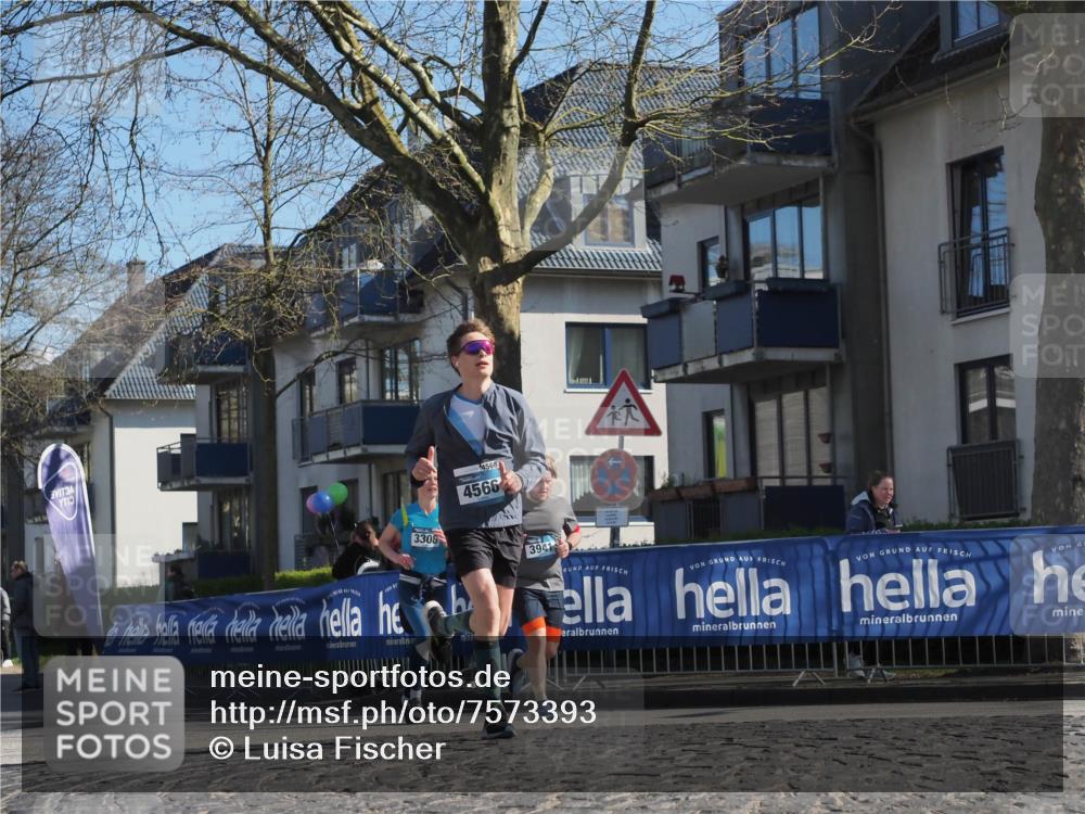 06.04.2025 - 44. Internationalen Wilhelmsburger Insellauf Luisa Fischer http://msf.ph/oto/7573393 06.04.2025 10:41:39 Ziel 3308, 4566, 4566, 3941 meine-sportfotos.de