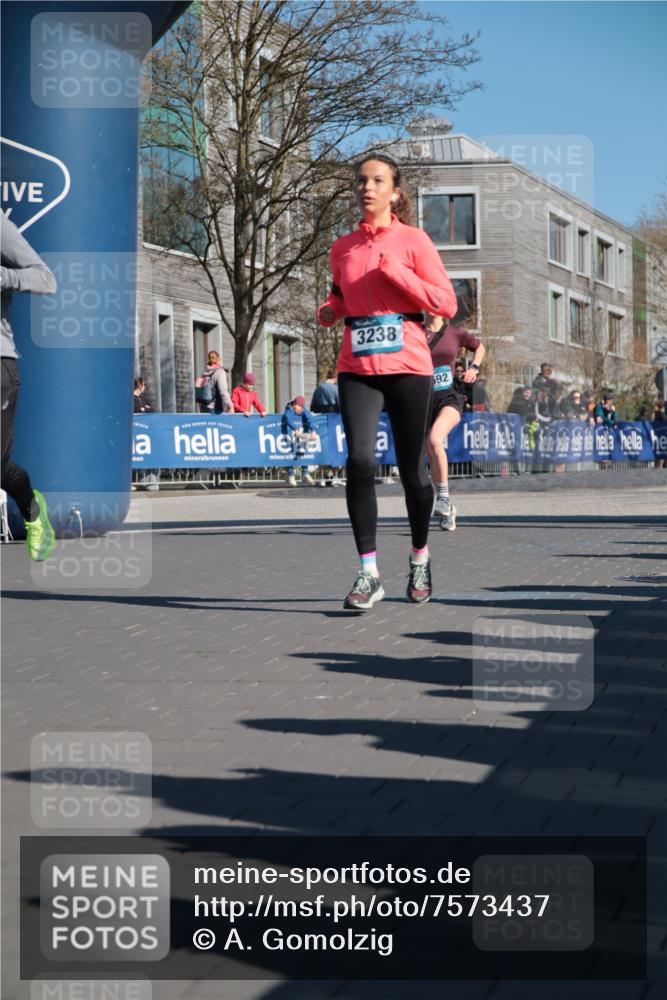 06.04.2025 - 44. Internationalen Wilhelmsburger Insellauf A. Gomolzig http://msf.ph/oto/7573437 06.04.2025 10:42:16 Ziel 3238, 3478, 3629, 3692, 3751, 3761, 4130, 4350, 4581, 5065 meine-sportfotos.de