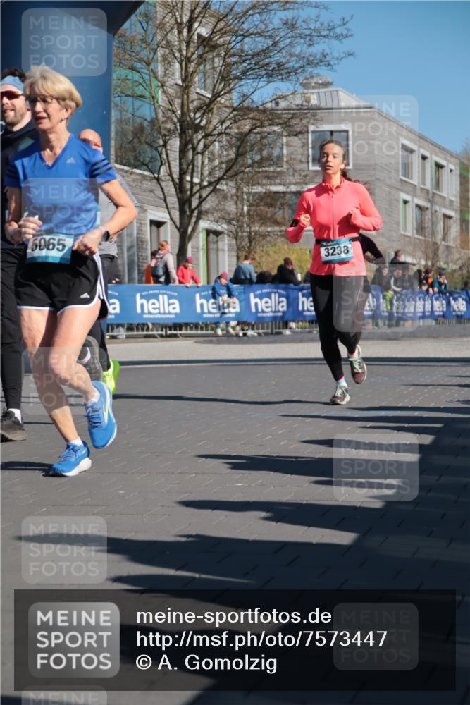 06.04.2025 - 44. Internationalen Wilhelmsburger Insellauf A. Gomolzig http://msf.ph/oto/7573447 06.04.2025 10:42:16 Ziel 3238, 3478, 3629, 3692, 3751, 3761, 4130, 4350, 4581, 5065 meine-sportfotos.de