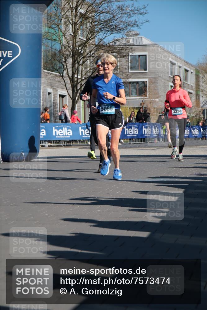 06.04.2025 - 44. Internationalen Wilhelmsburger Insellauf A. Gomolzig http://msf.ph/oto/7573474 06.04.2025 10:42:15 Ziel 3238, 3478, 3629, 3692, 3751, 3761, 4130, 4350, 4581, 5065, 5111 meine-sportfotos.de