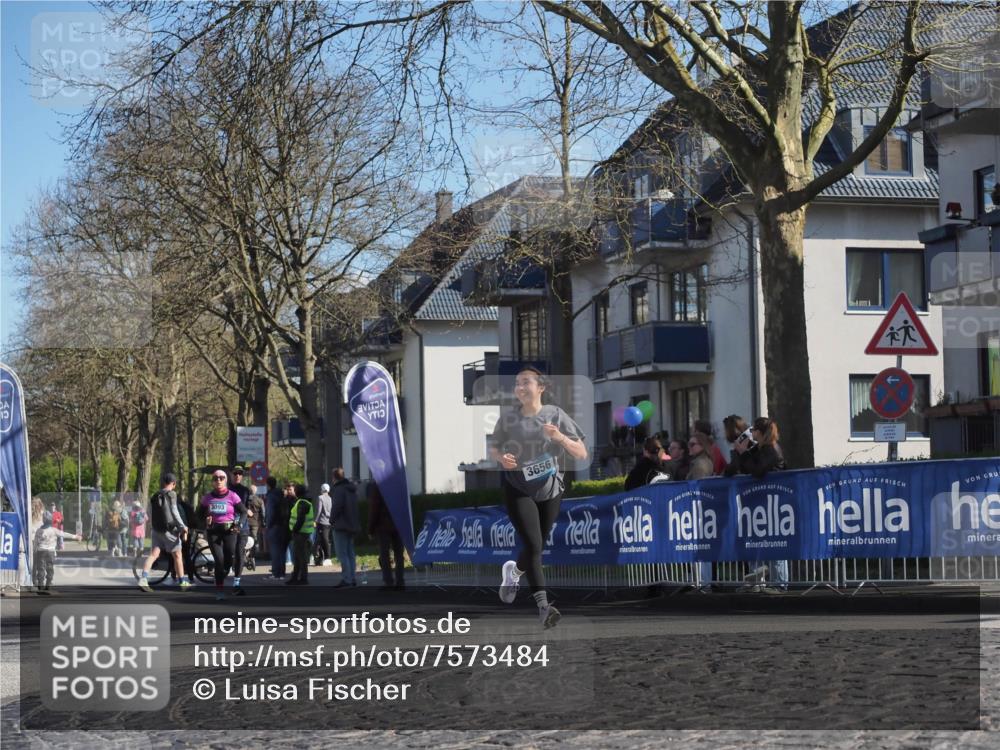 06.04.2025 - 44. Internationalen Wilhelmsburger Insellauf Luisa Fischer http://msf.ph/oto/7573484 06.04.2025 10:41:45 Ziel 3093, 3656 meine-sportfotos.de