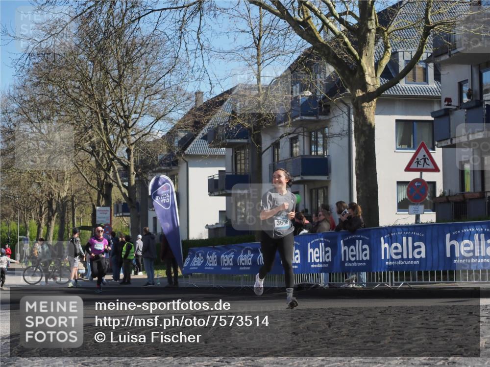 06.04.2025 - 44. Internationalen Wilhelmsburger Insellauf Luisa Fischer http://msf.ph/oto/7573514 06.04.2025 10:41:45 Ziel 3093, 3656 meine-sportfotos.de