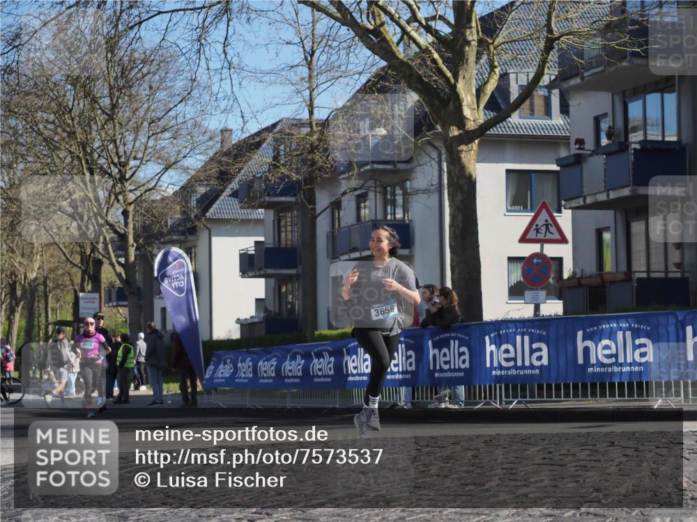06.04.2025 - 44. Internationalen Wilhelmsburger Insellauf Luisa Fischer http://msf.ph/oto/7573537 06.04.2025 10:41:45 Ziel 3656, 3093 meine-sportfotos.de