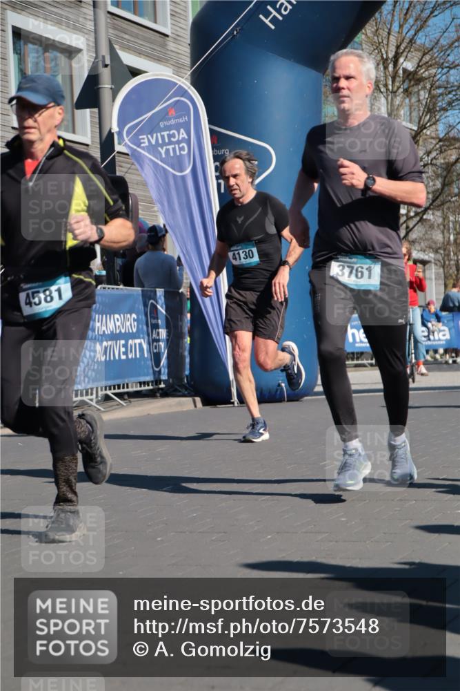 06.04.2025 - 44. Internationalen Wilhelmsburger Insellauf A. Gomolzig http://msf.ph/oto/7573548 06.04.2025 10:42:11 Ziel 3238, 3478, 3629, 3751, 3761, 4130, 4350, 4581, 5065, 5111 meine-sportfotos.de