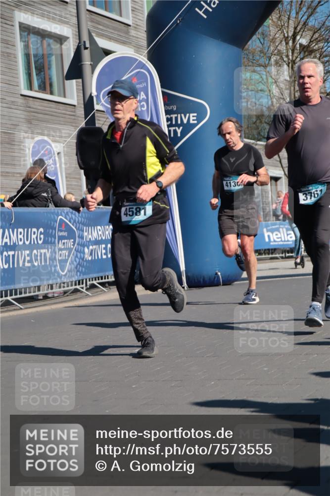 06.04.2025 - 44. Internationalen Wilhelmsburger Insellauf A. Gomolzig http://msf.ph/oto/7573555 06.04.2025 10:42:11 Ziel 3238, 3478, 3629, 3751, 3761, 4130, 4350, 4581, 5065, 5111 meine-sportfotos.de