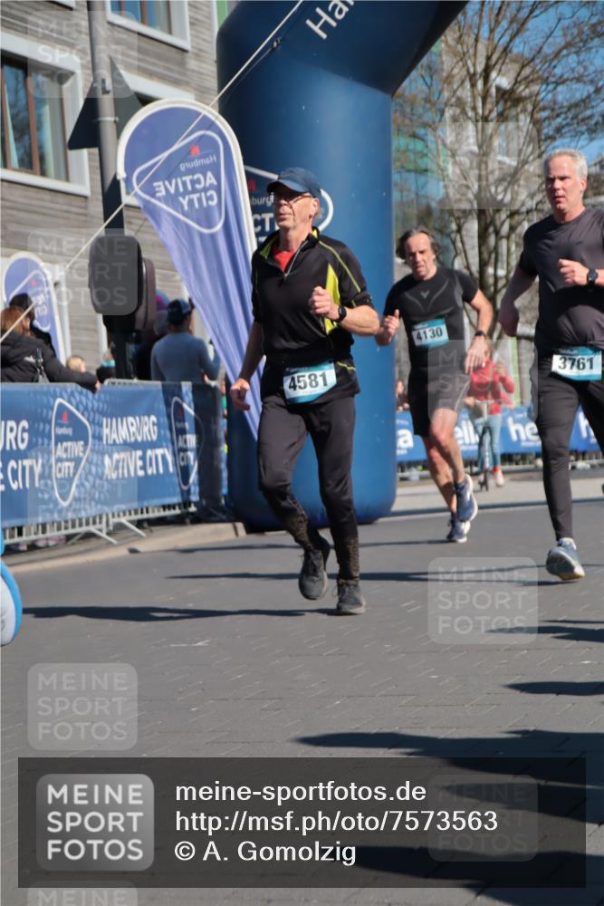 06.04.2025 - 44. Internationalen Wilhelmsburger Insellauf A. Gomolzig http://msf.ph/oto/7573563 06.04.2025 10:42:11 Ziel 3238, 3478, 3629, 3751, 3761, 4130, 4350, 4581, 5065, 5111 meine-sportfotos.de