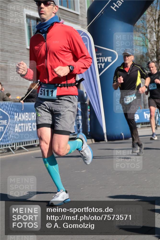 06.04.2025 - 44. Internationalen Wilhelmsburger Insellauf A. Gomolzig http://msf.ph/oto/7573571 06.04.2025 10:42:10 Ziel 3751, 3761, 4130, 4350, 4366, 4581, 5111 meine-sportfotos.de