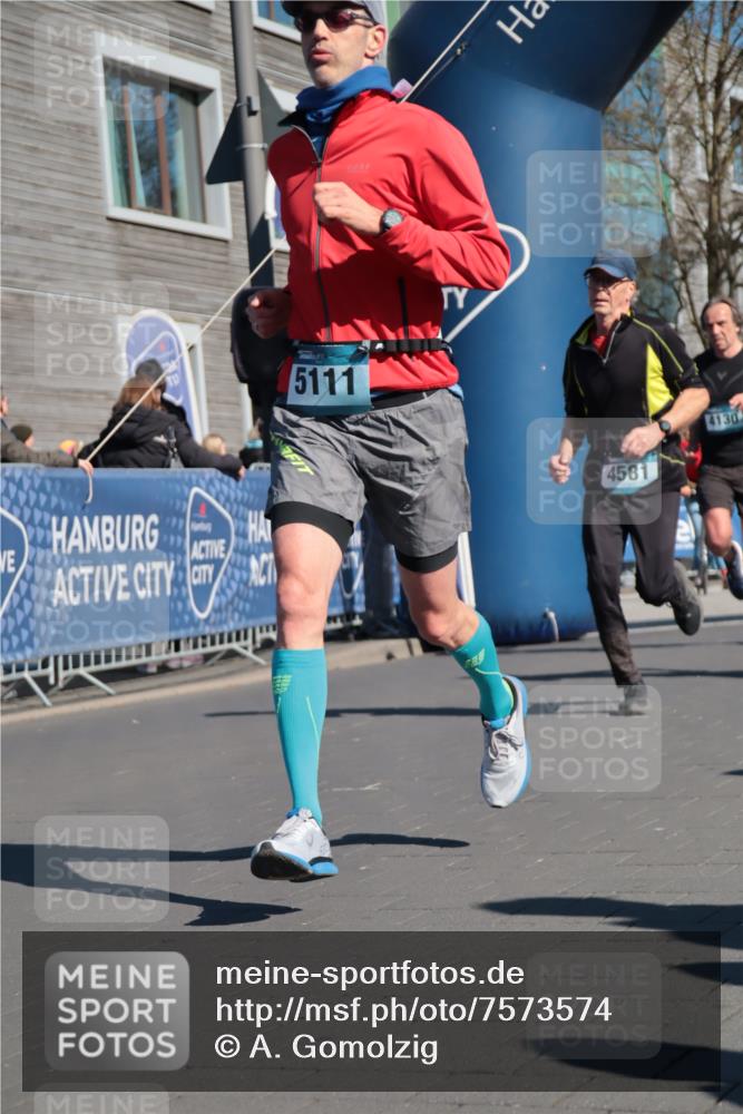 06.04.2025 - 44. Internationalen Wilhelmsburger Insellauf A. Gomolzig http://msf.ph/oto/7573574 06.04.2025 10:42:10 Ziel 3751, 3761, 4130, 4350, 4366, 4581, 5111 meine-sportfotos.de