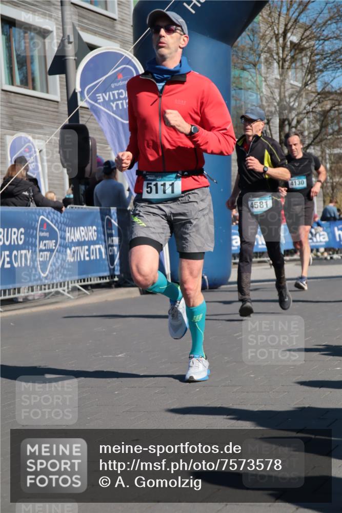 06.04.2025 - 44. Internationalen Wilhelmsburger Insellauf A. Gomolzig http://msf.ph/oto/7573578 06.04.2025 10:42:10 Ziel 3751, 3761, 4130, 4350, 4366, 4581, 5111 meine-sportfotos.de