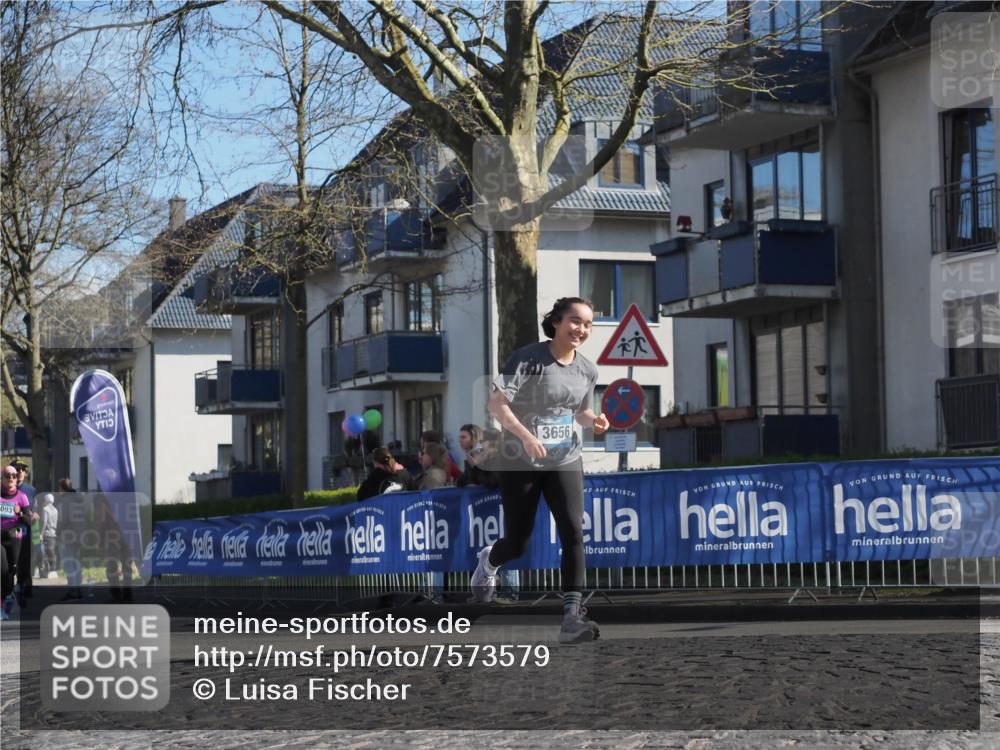 06.04.2025 - 44. Internationalen Wilhelmsburger Insellauf Luisa Fischer http://msf.ph/oto/7573579 06.04.2025 10:41:46 Ziel 093, 3656 meine-sportfotos.de