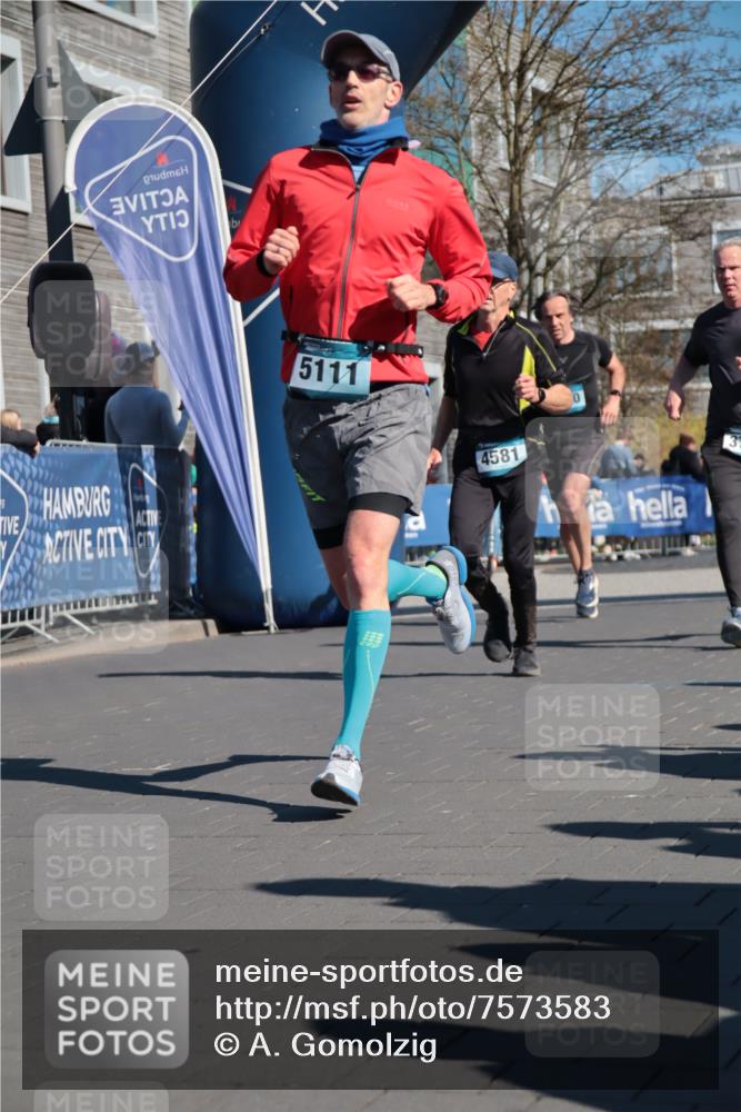 06.04.2025 - 44. Internationalen Wilhelmsburger Insellauf A. Gomolzig http://msf.ph/oto/7573583 06.04.2025 10:42:10 Ziel 3751, 3761, 4130, 4350, 4366, 4581, 5111 meine-sportfotos.de