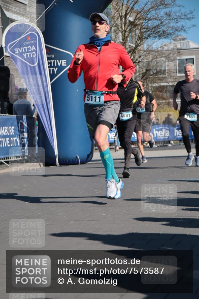 06.04.2025 - 44. Internationalen Wilhelmsburger Insellauf A. Gomolzig http://msf.ph/oto/7573587 06.04.2025 10:42:10 Ziel 3751, 3761, 4130, 4350, 4366, 4581, 5111 meine-sportfotos.de