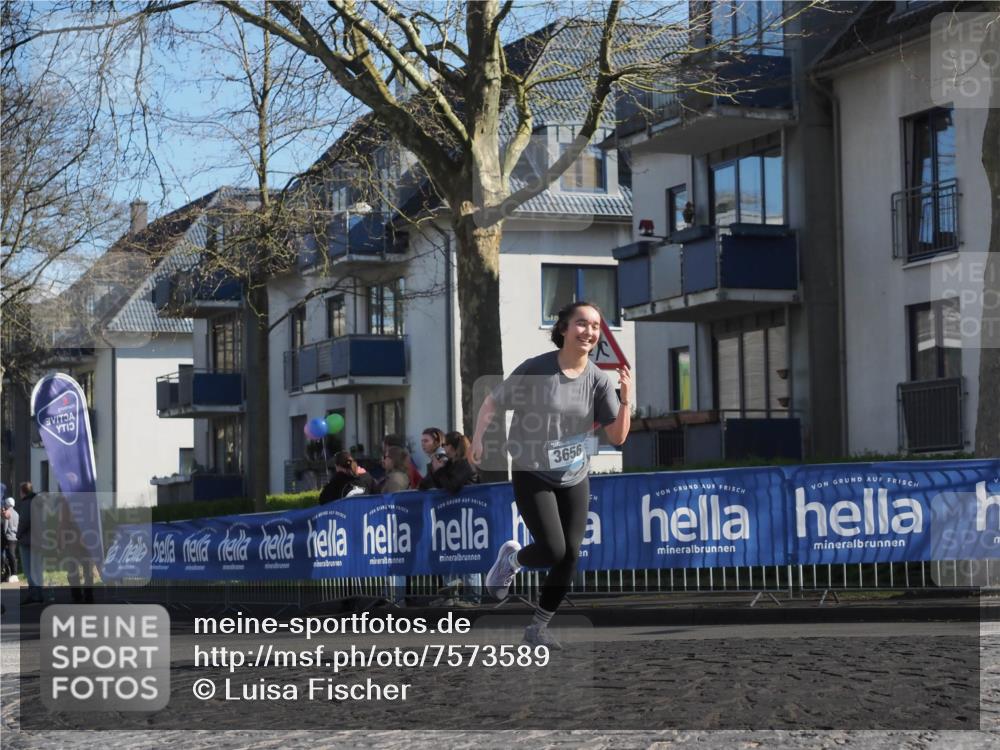 06.04.2025 - 44. Internationalen Wilhelmsburger Insellauf Luisa Fischer http://msf.ph/oto/7573589 06.04.2025 10:41:46 Ziel 3656 meine-sportfotos.de