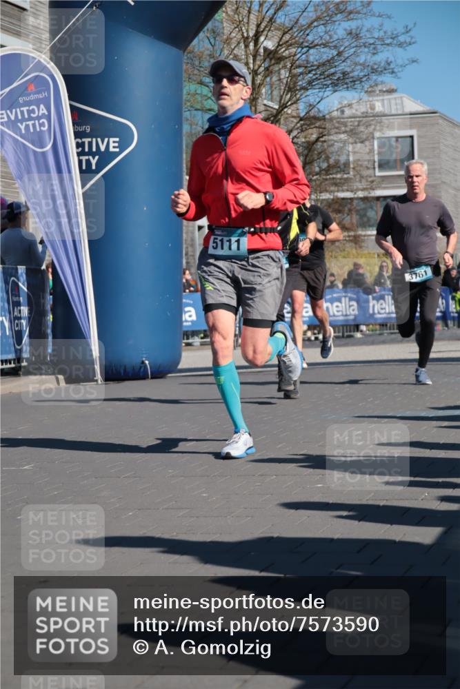 06.04.2025 - 44. Internationalen Wilhelmsburger Insellauf A. Gomolzig http://msf.ph/oto/7573590 06.04.2025 10:42:10 Ziel 3751, 3761, 4130, 4350, 4366, 4581, 5111 meine-sportfotos.de