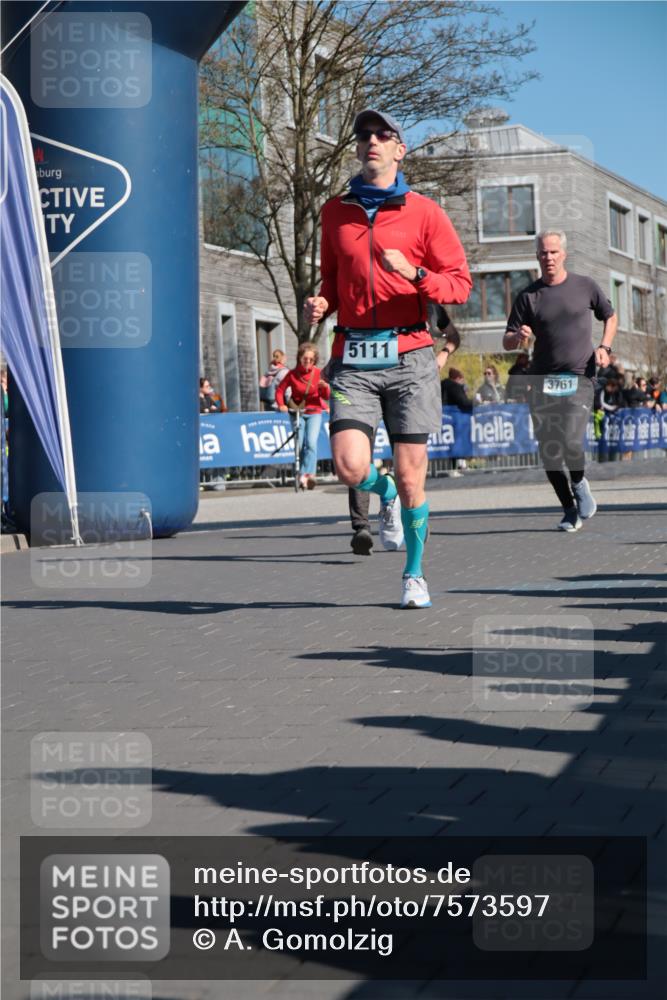 06.04.2025 - 44. Internationalen Wilhelmsburger Insellauf A. Gomolzig http://msf.ph/oto/7573597 06.04.2025 10:42:09 Ziel 3751, 3761, 4130, 4350, 4366, 4581, 5111 meine-sportfotos.de