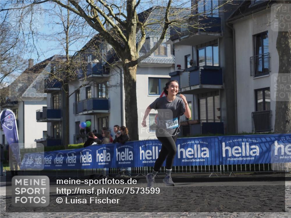 06.04.2025 - 44. Internationalen Wilhelmsburger Insellauf Luisa Fischer http://msf.ph/oto/7573599 06.04.2025 10:41:46 Ziel 3656 meine-sportfotos.de