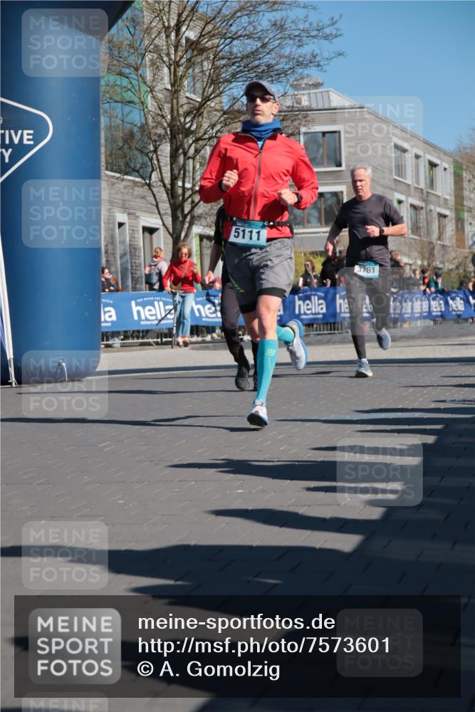 06.04.2025 - 44. Internationalen Wilhelmsburger Insellauf A. Gomolzig http://msf.ph/oto/7573601 06.04.2025 10:42:09 Ziel 3751, 3761, 4130, 4350, 4366, 4581, 5111 meine-sportfotos.de
