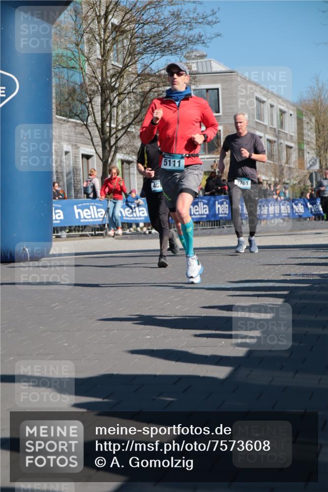 06.04.2025 - 44. Internationalen Wilhelmsburger Insellauf A. Gomolzig http://msf.ph/oto/7573608 06.04.2025 10:42:09 Ziel 3751, 3761, 4130, 4350, 4366, 4581, 5111 meine-sportfotos.de