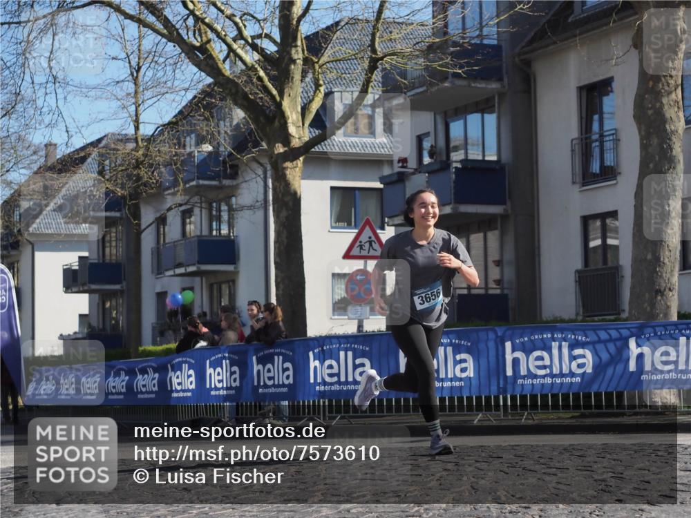 06.04.2025 - 44. Internationalen Wilhelmsburger Insellauf Luisa Fischer http://msf.ph/oto/7573610 06.04.2025 10:41:46 Ziel 3656 meine-sportfotos.de