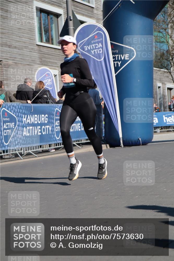 06.04.2025 - 44. Internationalen Wilhelmsburger Insellauf A. Gomolzig http://msf.ph/oto/7573630 06.04.2025 10:42:06 Ziel 3761, 4130, 4366, 4581, 5111 meine-sportfotos.de