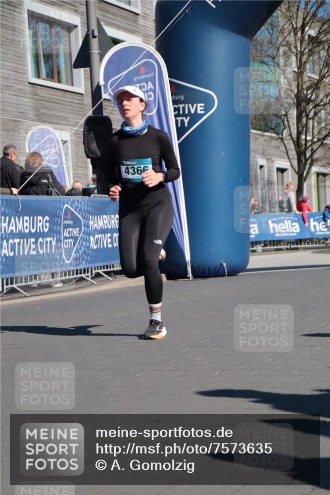 06.04.2025 - 44. Internationalen Wilhelmsburger Insellauf A. Gomolzig http://msf.ph/oto/7573635 06.04.2025 10:42:05 Ziel 3093, 3744, 3761, 4366, 4581, 5111 meine-sportfotos.de