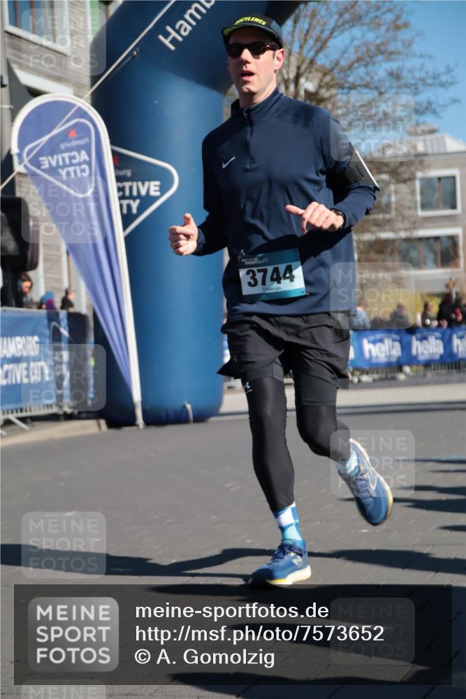 06.04.2025 - 44. Internationalen Wilhelmsburger Insellauf A. Gomolzig http://msf.ph/oto/7573652 06.04.2025 10:42:00 Ziel 3093, 3656, 3744, 4366 meine-sportfotos.de