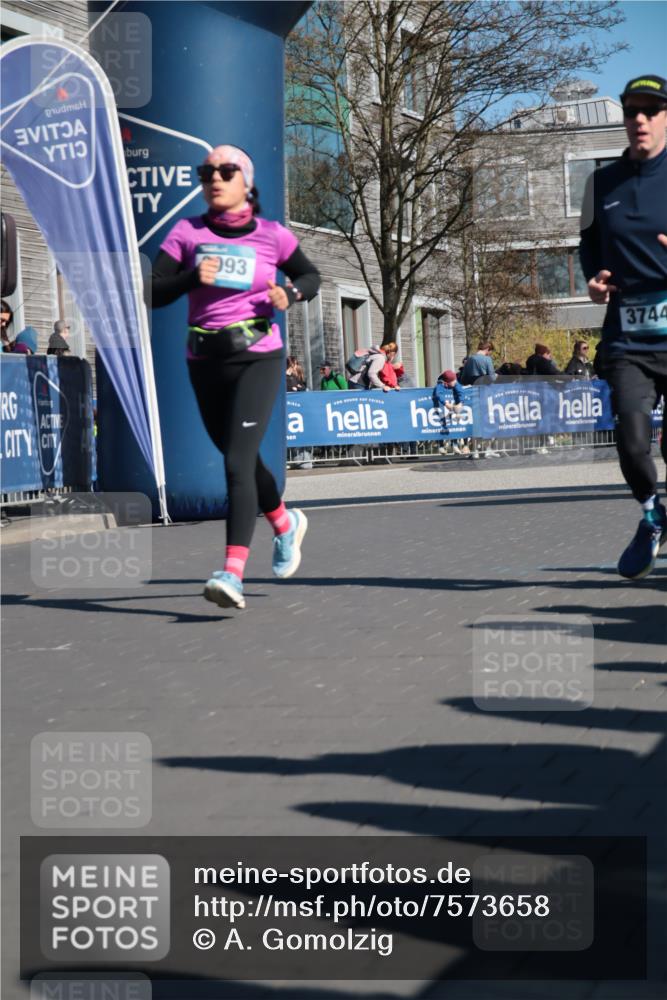 06.04.2025 - 44. Internationalen Wilhelmsburger Insellauf A. Gomolzig http://msf.ph/oto/7573658 06.04.2025 10:41:59 Ziel 3093, 3656, 3744, 4366 meine-sportfotos.de