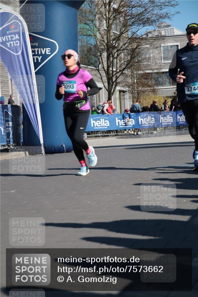 06.04.2025 - 44. Internationalen Wilhelmsburger Insellauf A. Gomolzig http://msf.ph/oto/7573662 06.04.2025 10:41:59 Ziel 3093, 3656, 3744, 4366 meine-sportfotos.de