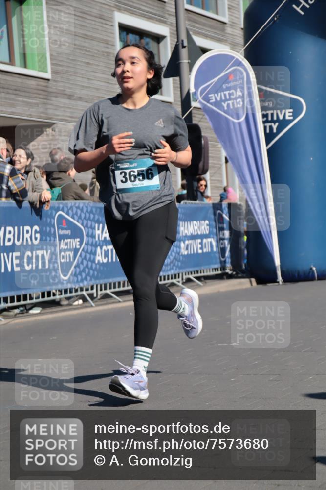 06.04.2025 - 44. Internationalen Wilhelmsburger Insellauf A. Gomolzig http://msf.ph/oto/7573680 06.04.2025 10:41:55 Ziel 3093, 3308, 3656, 3744, 3941 meine-sportfotos.de