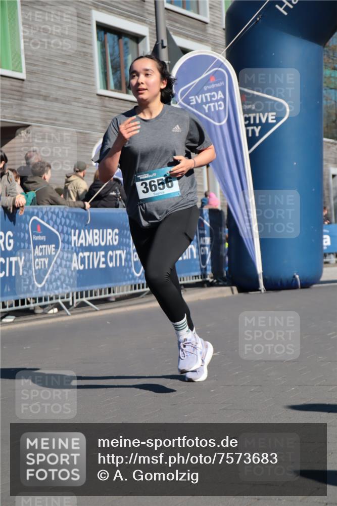 06.04.2025 - 44. Internationalen Wilhelmsburger Insellauf A. Gomolzig http://msf.ph/oto/7573683 06.04.2025 10:41:55 Ziel 3093, 3308, 3656, 3744, 3941 meine-sportfotos.de