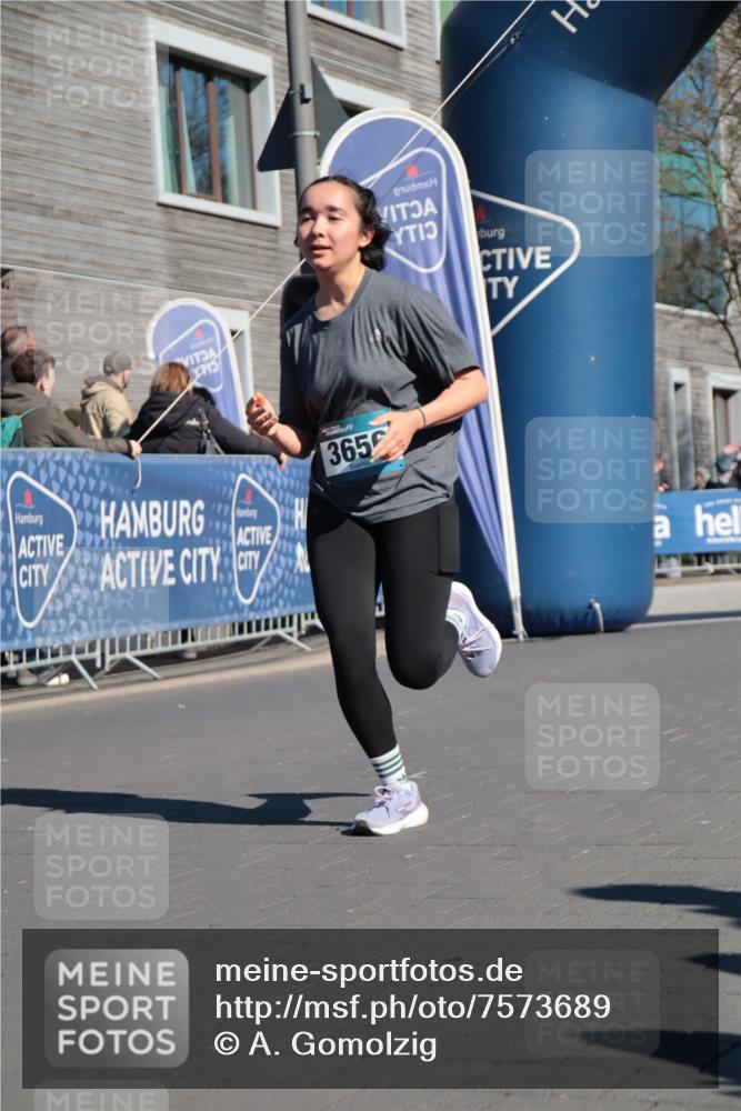 06.04.2025 - 44. Internationalen Wilhelmsburger Insellauf A. Gomolzig http://msf.ph/oto/7573689 06.04.2025 10:41:55 Ziel 3093, 3308, 3656, 3744, 3941 meine-sportfotos.de