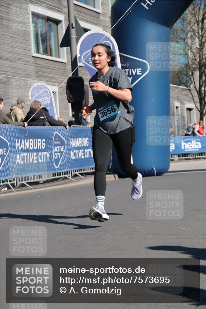 06.04.2025 - 44. Internationalen Wilhelmsburger Insellauf A. Gomolzig http://msf.ph/oto/7573695 06.04.2025 10:41:54 Ziel 3093, 3308, 3656, 3744, 3941 meine-sportfotos.de