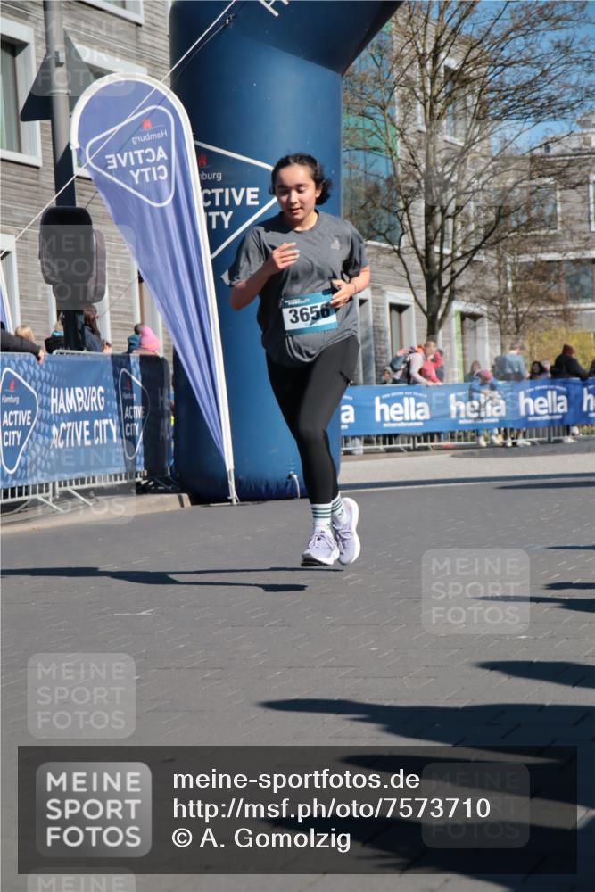 06.04.2025 - 44. Internationalen Wilhelmsburger Insellauf A. Gomolzig http://msf.ph/oto/7573710 06.04.2025 10:41:54 Ziel 3093, 3308, 3656, 3744, 3941 meine-sportfotos.de