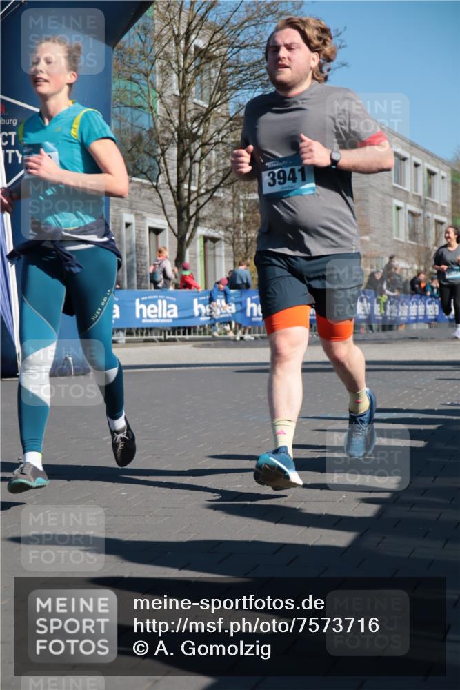 06.04.2025 - 44. Internationalen Wilhelmsburger Insellauf A. Gomolzig http://msf.ph/oto/7573716 06.04.2025 10:41:50 Ziel 3308, 3446, 3656, 3830, 3941, 4115, 4566 meine-sportfotos.de