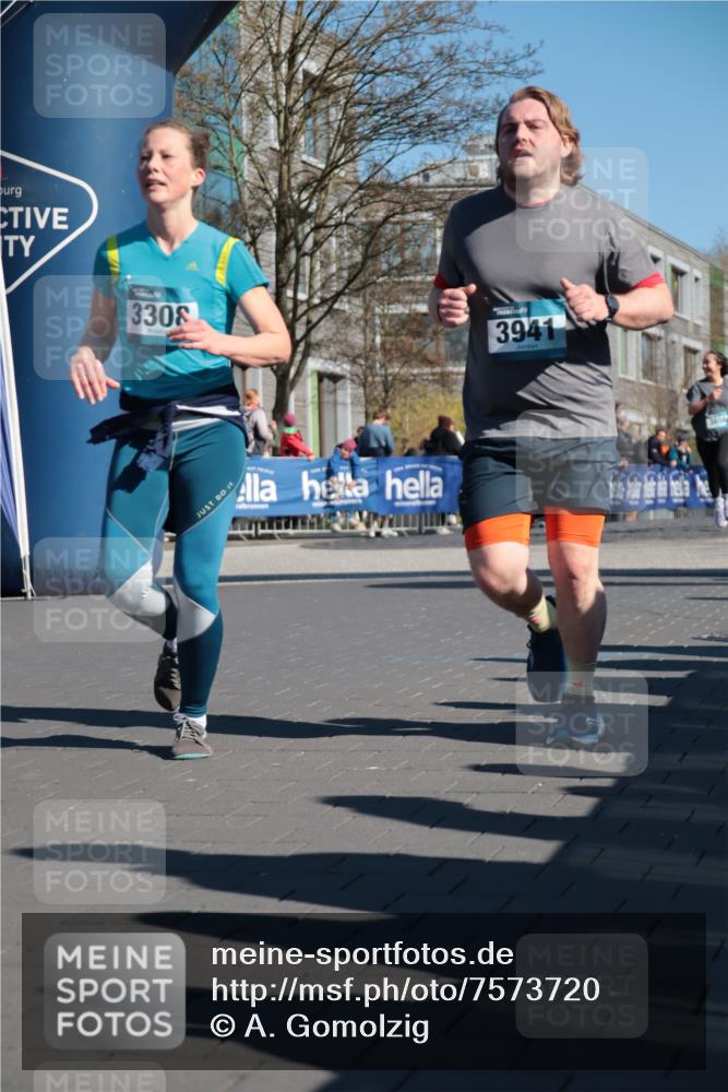06.04.2025 - 44. Internationalen Wilhelmsburger Insellauf A. Gomolzig http://msf.ph/oto/7573720 06.04.2025 10:41:50 Ziel 3308, 3446, 3656, 3830, 3941, 4115, 4566 meine-sportfotos.de