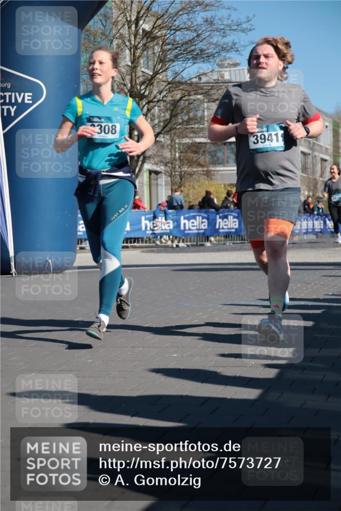 06.04.2025 - 44. Internationalen Wilhelmsburger Insellauf A. Gomolzig http://msf.ph/oto/7573727 06.04.2025 10:41:49 Ziel 3308, 3446, 3656, 3830, 3890, 3941, 4115, 4566 meine-sportfotos.de